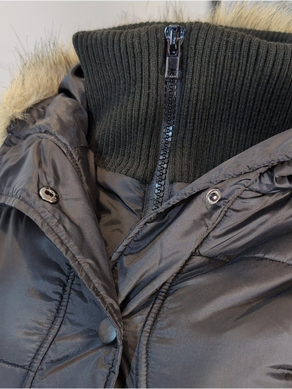 Costa Blanca Black Cropped Puffer Vest Faux Fur Hood Ribbed Knit Size Medium - Picture 4 of 14